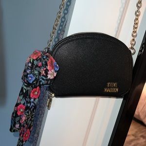 Black Steve Madden crossbody with gold hardware. NEW WITHOUT TAGS